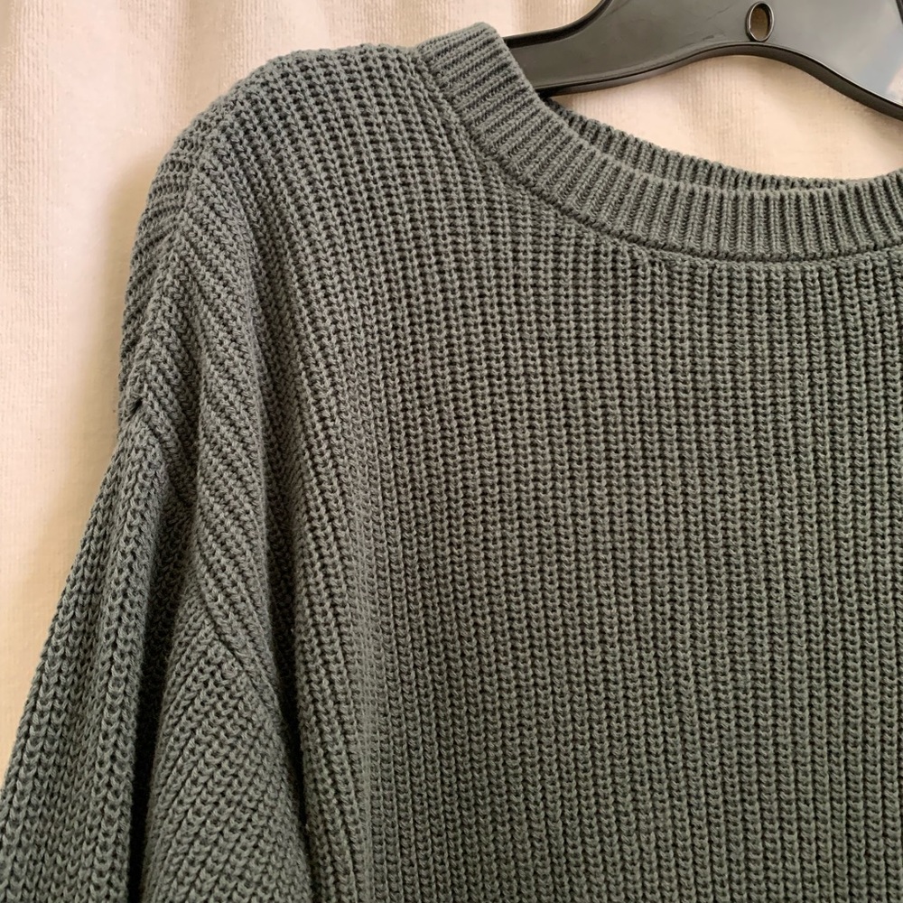 Forever 21 M crop sweater.